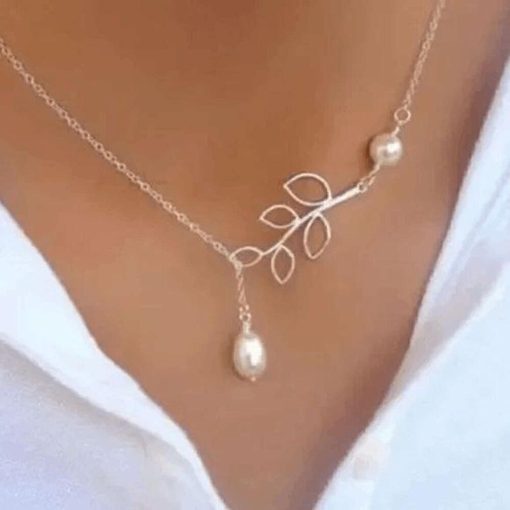 Gold Ladies Leaf Pearl Fashion Necklace